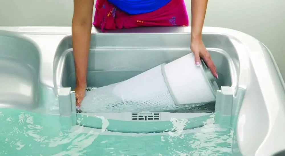 clean hot tub filter